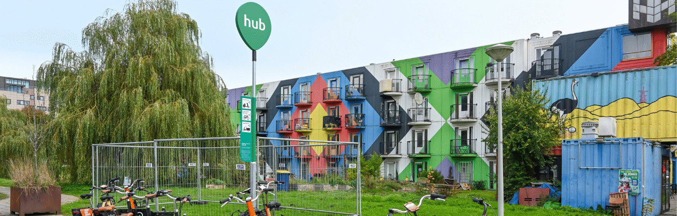Foto Hub voor deelfietsen bij station Bullewijk Heesterveld 14 okt 2024 Edwin van Eis Fotograaf: Edwin van Eis